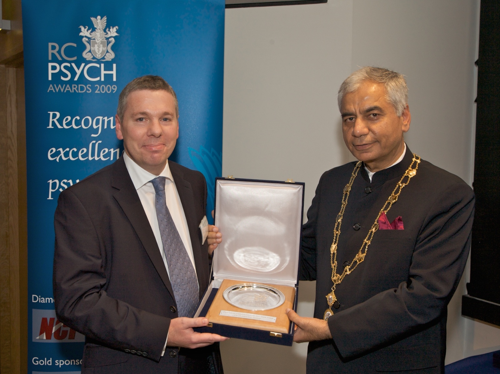 Psychiatrist of the Year 2009 - Dr David Fearnley Psychiatrist of the Year 2009 - Dr David Fearnley