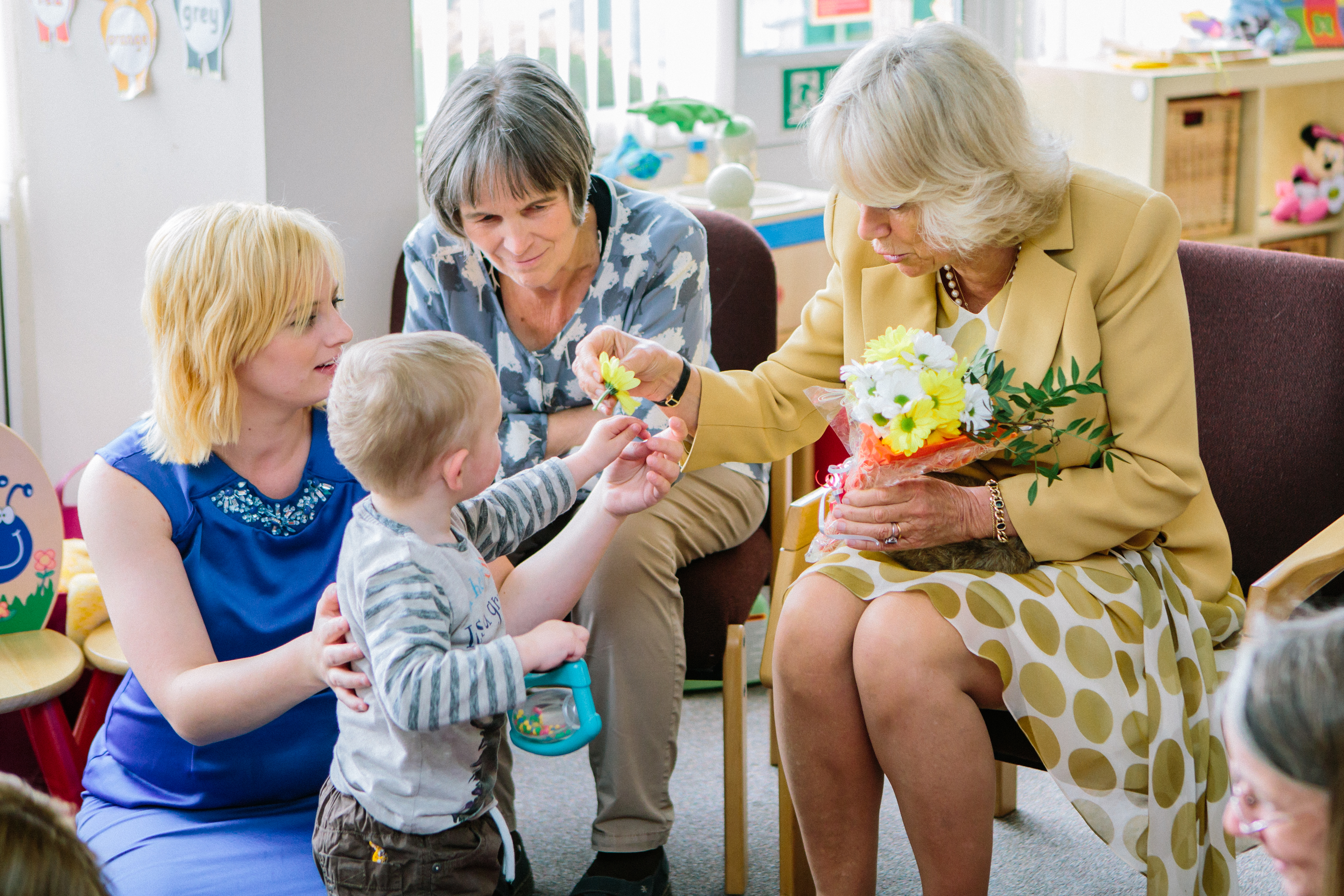 little-boy-receives-flower-from-the-duchess.jpg